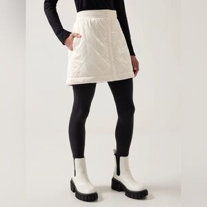 Athleta Girl Toasty Buns Metallic Fleece Lined Skirt in White, size Small / 7